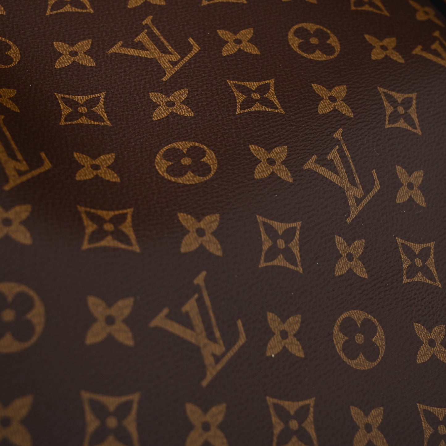 Louis Vuitton Neverfull MM Tote Bag – Monogram Canvas with Red Interior